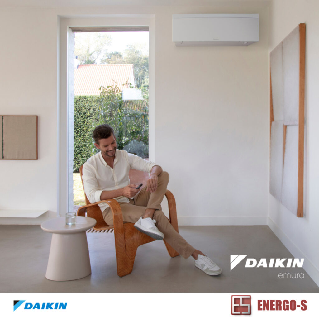 Muškarac sjedi ispred klima uređaja